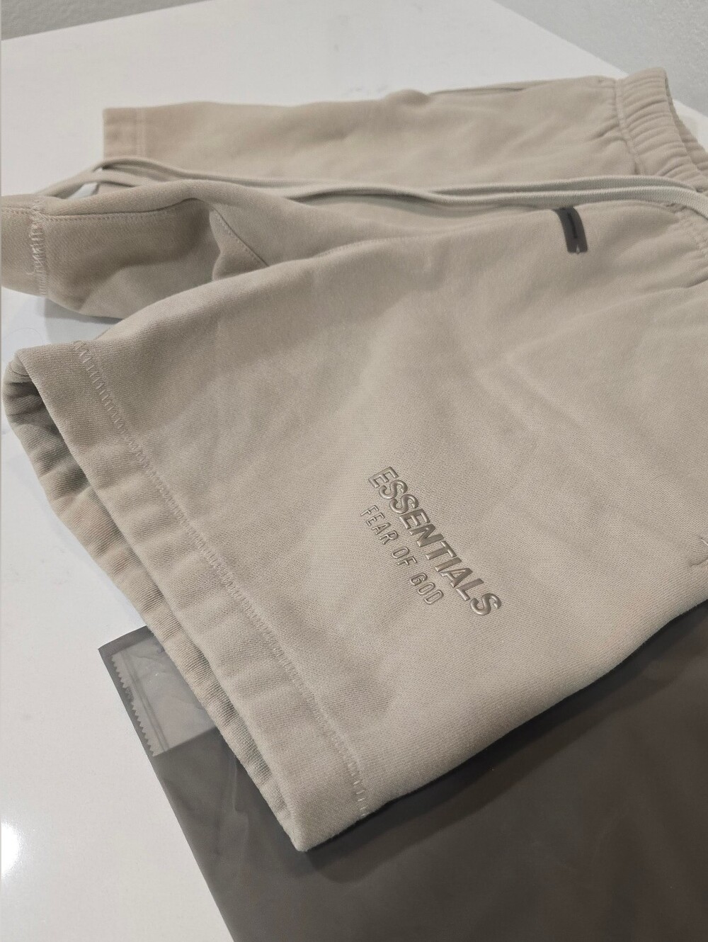 FEAR OF GOD ESSENTIALS SOCCER FLEECE SHORTS - Timber